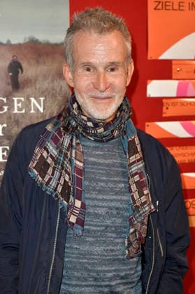 Ulrich Matthes bei der Premiere des Kinofilms Morgen war Krieg im Delphi Lux. Berlin, 22.09.2026