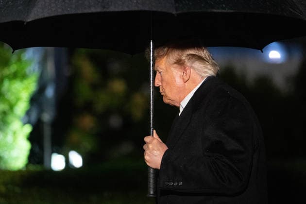 September 23, 2026, Washington, District Of Columbia, United States: President DONALD TRUMP walks off Marine One after making his first landing on the newly constructed White House helipad following his return from the United Nations General Assembly in New York City. Washington United States - ZUMAk206 20260923_znp_k206_016 Copyright: xMattxKaminskyx