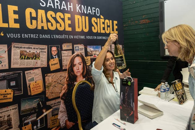 Sarah Knafo Book Signing - Bordeaux Sarah Knafo, French MEP for the Reconquête! party, signs copies of her book Le Casse du Siècle ( The Heist of the Century ) and speaks with readers during a book signing event at the Automobile Club du Sud-Ouest in Bordeaux, France, on September 22, 2026. Photo by Margot Le Gonidec ABACAPRESS.COM Bordeaux France  Copyright: xLexGonidecxMargot ABACAx