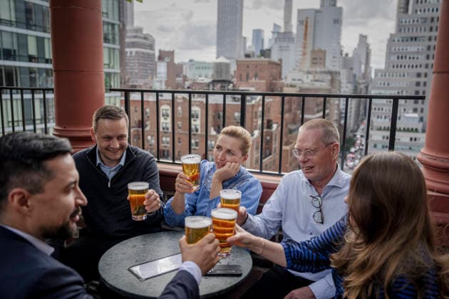 Today s meeting and ceremony in New York concludes with a drink Denmarks Prime Minister Mette Frederiksen, Greenland s leader Jens-Frederik Nielsen, and Greenland s Minister for Foreign Affairs Mute B. Egede have a beer with delegations at a bar in Manhattan, New York after the agreement has been signed, Tuesday, September 22, 2026. (Photo: Mads Claus Rasmussen Ritzau Scanpix) , New York USA Copyright: RitzauxScanpix MadsxClausxRasmussenx spdk20260923-044800-L