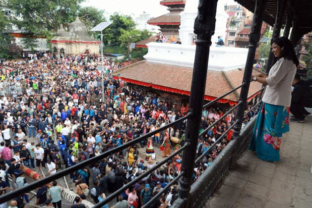 September 23, 2026, Kathmandu, Nepal: Acting Mayor of Kathmandu Metropolitan City, Sunita Dangol observes cultural procession of the erection of a wooden pole Yosin or Indradhwoj to mark the beginning of the Indrajatra Festival at Hanumandhoka Durbar Square in Kathmandu, Nepal on September 23, 2026. Nepali celebrate the Indra Jatra festival to worship Indra, the god of rain according to the Hindu myth and to mark the end of monsoon season. Kathmandu Nepal - ZUMAs233 20260923_zap_s233_005 Copyright: xSunilxSharmax