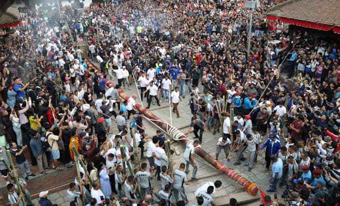 September 23, 2026, Kathmandu, Nepal: Nepali people erect a wooden pole Yosin or Indradhoj to mark the beginning of the Indrajatra Festival at Hanumandhoka Durbar Square in Kathmandu, Nepal on September 23, 2026. Nepali celebrate the Indra Jatra festival to worship Indra, the god of rain according to the Hindu myth and to mark the end of monsoon season. Kathmandu Nepal - ZUMAs233 20260923_zap_s233_001 Copyright: xSunilxSharmax