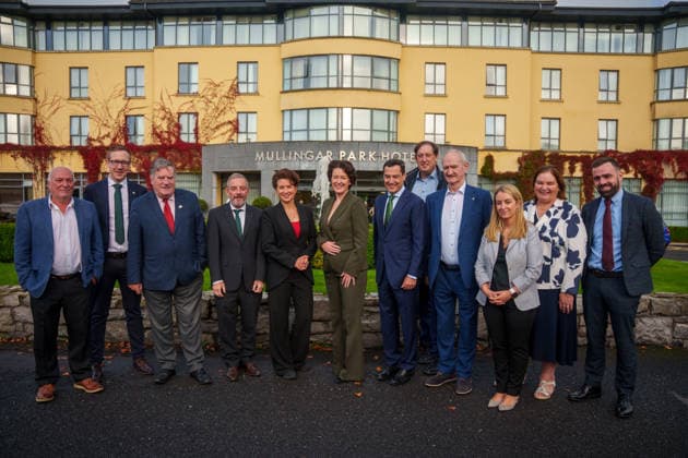 Moreno is participating in the meeting of the European Committee of the Regions in Ireland this Wednesday. The president of the Regional Government of Andalusia, Juanma Moreno 6d, alongside the president of the Committee of the Regions, Kata Tútto 5i, and the President of the Irish Delegation to the CoR, Gillian Coughlan c, pose for a photo at the start of the meeting of the Bureau of the Committee of the Regions (CoR) being held in the city of Mullingar, in Ireland. September 23, 2026, in Mullingar, Ireland. The meeting of the Bureau of the European Committee of the Regions in Mullingar was held under the theme Prosperous and Sustainable Communities: Building a Europe That Works for All Territories, where Juanma Moreno addressed two deb  Copyright: xFranciscoxJ.xOlmox 7793183