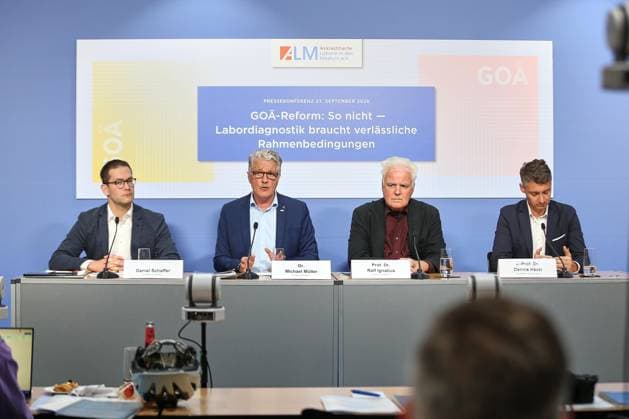 Berlin, Deutschland, 23.09.2026: Haus der Bundespressekonferenz: Pressekonferenz: Akkreditierte Labore in der Medizin e.V. - GOÄ-Reform: So nicht ? Labordiagnostik braucht verlässliche Rahmenbedingungen : L-R: Daniel Schaffer, Geschäftsführer des ALM e.V., Michael Müller, Vorsitzender des ALM e.V., Ralf Ignatius, Vorsitzender des BÄMI e.V., Dennis Häckl, Geschäftsführer des WIG2 Instituts Copyright: xdtsxNachrichtenagenturx dts_136063