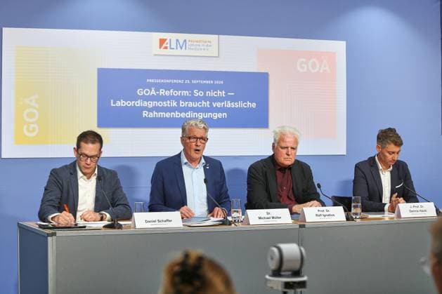 Berlin, Deutschland, 23.09.2026: Haus der Bundespressekonferenz: Pressekonferenz: Akkreditierte Labore in der Medizin e.V. - GOÄ-Reform: So nicht ? Labordiagnostik braucht verlässliche Rahmenbedingungen : L-R: Daniel Schaffer, Geschäftsführer des ALM e.V., Michael Müller, Vorsitzender des ALM e.V., Ralf Ignatius, Vorsitzender des BÄMI e.V., Dennis Häckl, Geschäftsführer des WIG2 Instituts Copyright: xdtsxNachrichtenagenturx dts_136064