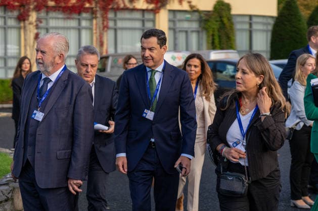 Moreno is participating this Wednesday in Ireland in the meeting of the European Committee of the Regions. The president of the Regional Government of Andalusia, Juanma Moreno, upon his arrival at the meeting of the Bureau of the Committee of the Regions (CoR) being held in the city of Mullingar, in Ireland. On September 23, 2026, in Mullingar, Ireland, the Bureau meeting of the European Committee of the Regions (CoR) convened under the theme Prosperous and Sustainable Communities: Building a Europe That Works for All Territories, where Juanma Moreno participated in two debates. The first focused on the competitiveness, innovation, and economic resilience of Europe’s territories, and the second will revolve around access to housing, espe  Copyright: xFranciscoxJ.xOlmox 7793190