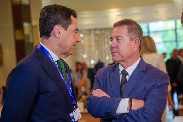 Moreno is participating this Wednesday in Ireland in the meeting of the European Committee of the Regions. The president of the Regional Government of Andalusia, Juanma Moreno i, talks with the President of the Regional Government of Castile-La Mancha, Emiliano García Page d, at the start of the meeting of the Bureau of the Committee of the Regions (CoR) being held in the city of Mullingar, in Ireland. September 23, 2026, in Mullingar, Ireland. The meeting of the Bureau of the European Committee of the Regions in Mullingar was held under the theme Prosperous and Sustainable Communities: Building a Europe That Works for All Territories, where Juanma Moreno addressed two debates. The first focused on the competitiveness, innovation, and ec  Copyright: xFranciscoxJ.xOlmox 7793216