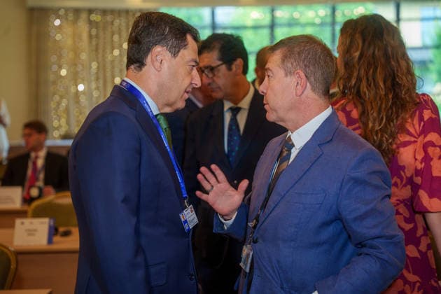 Moreno is participating this Wednesday in Ireland in the meeting of the European Committee of the Regions. The president of the Regional Government of Andalusia, Juanma Moreno i, talks with the President of the Regional Government of Castile-La Mancha, Emiliano García Page d, at the start of the meeting of the Bureau of the Committee of the Regions (CoR) being held in the city of Mullingar, in Ireland. September 23, 2026, in Mullingar, Ireland. The meeting of the Bureau of the European Committee of the Regions in Mullingar was held under the theme Prosperous and Sustainable Communities: Building a Europe That Works for All Territories, where Juanma Moreno addressed two debates. The first focused on the competitiveness, innovation, and ec  Copyright: xFranciscoxJ.xOlmox 7793217