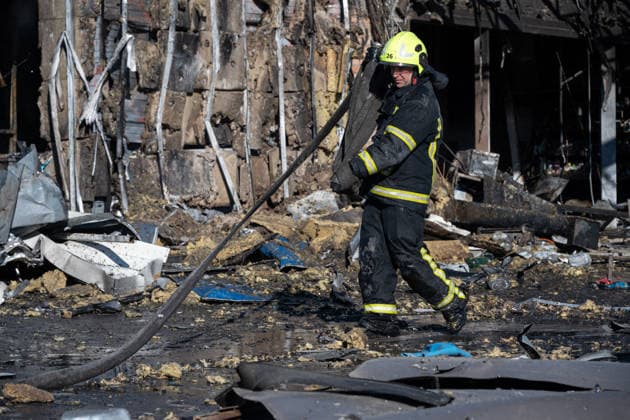 Gas station and business center destroyed in Russian attack on Kyiv KYIV, UKRAINE - SEPTEMBER 23: Emergency rescue workers and municipal response teams inspect and clear the debris of a heavily damaged gas station and business center following Russian air and missile strikes across Kyiv, Ukraine on September 23, 2026. Authorities reported multiple blast sites and extensive structural damage across several districts in the capital, with emergency services deployed to contain fires, secure compromised buildings, and clear wreckage. Danylo Antoniuk Anadolu Kyiv Ukraine. Editorial use only. Please get in touch for any other usage.  Copyright: x2026xAnadoluxDanyloxAntoniukx