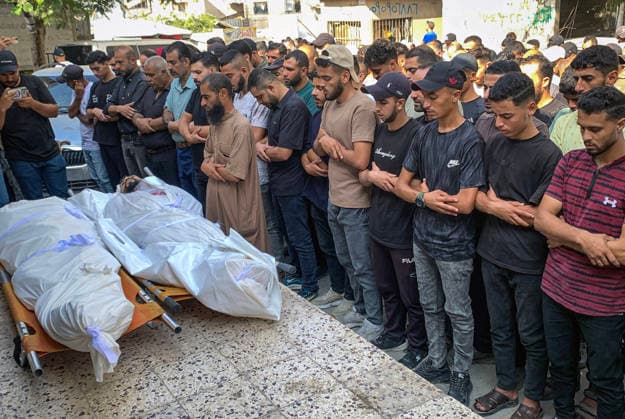 Mourners Bid Farewell to Two Palestinians at al-Shifa Hospital Mourners bid farewell to the bodies of two Palestinians at al-Shifa Hospital in Gaza City on September 23, 2026, after they were killed in an Israeli attack in the al-Nafq area. Photo by Mohammed Salha apaimages Gaza Gaza Strip Palestinian Territory 230926_Gaza_MS_00(11) Copyright: xapaimagesxMohammedxSalhax xapaimagesx