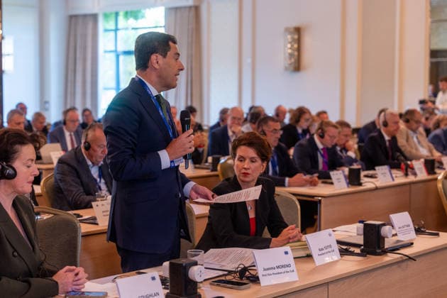 Moreno Participates in the Meeting of the European Committee of the Regions in Ireland This Wednesday The president of the Regional Government of Andalusia, Juanma Moreno, is speaking at the meeting of the Bureau of the Committee of the Regions (CoR) being held in the city of Mullingar, in Ireland. On September 23, 2026, in Mullingar, Ireland, the meeting of the Bureau of the European Committee of the Regions in Mullingar was held under the theme Prosperous and Sustainable Communities: Building a Europe That Works for All Territories, where Juanma Moreno participated in two debates. The first focused on the competitiveness, innovation, and economic resilience of Europe’s territories, and the second will revolve around access to housing,  Copyright: xFranciscoxJ.xOlmox 7793293