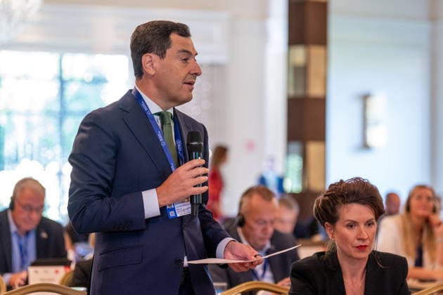 Moreno Participates in the Meeting of the European Committee of the Regions in Ireland This Wednesday The president of the Regional Government of Andalusia, Juanma Moreno, is speaking at the meeting of the Bureau of the Committee of the Regions (CoR) being held in the city of Mullingar, in Ireland. On September 23, 2026, in Mullingar, Ireland, the meeting of the Bureau of the European Committee of the Regions in Mullingar was held under the theme Prosperous and Sustainable Communities: Building a Europe That Works for All Territories, where Juanma Moreno participated in two debates. The first focused on the competitiveness, innovation, and economic resilience of Europe’s territories, and the second will revolve around access to housing,  Copyright: xFranciscoxJ.xOlmox 7793296