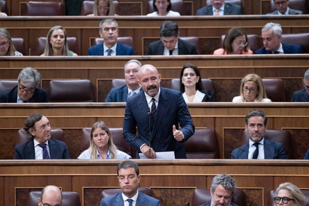 Marlaska and Robles Focus the Question Period in Congress PP Representative Jaime de los Santos during a question period with the government in the Congress of Deputies on September 23, 2026, in Madrid, Spain. The government faces a new question period that once again centers on the handling of the migration crisis in Ceuta, with seven questions and two urgent interpellations. The Minister of the Interior and the Minister of Defense will bear the brunt of the congressional scrutiny, although the opposition will also question other ministers. Following the question period, Congress will debate and vote on the ratification of emergency economic measures. SEPTEMBER 23, 2026 Jesús Hellí Spain  Copyright: xJesusxHellinx 7793344