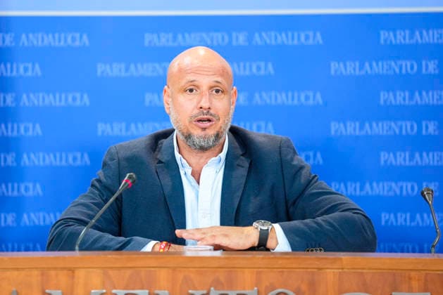 Press conference by spokespersons for the parliamentary groups in the Andalusian Parliament. The deputy spokesperson for the VOX Parliamentary Group, Rodrigo Alonso, during the press conference round featuring spokespersons for the parliamentary groups in the Andalusian Parliament September 23, 2026, in Seville, Andalusia, Spain The spokespersons for the parliamentary groups gather in the press room to address the media on a regular basis September 23, 2026 Joaquí Seville Andalusia Seville Andalusia Spain  Copyright: xJoaquinxCorcherox 7793464