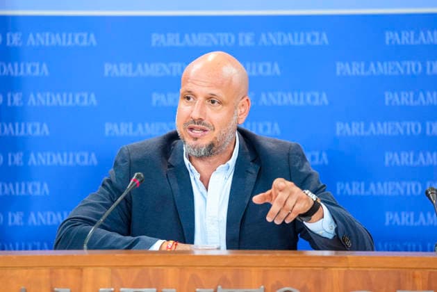 Press conference by spokespersons for the parliamentary groups in the Andalusian Parliament. The deputy spokesperson for the VOX Parliamentary Group, Rodrigo Alonso, during the press conference round featuring spokespersons for the parliamentary groups at the Andalusian Parliament September 23, 2026, in Seville, Andalusia, Spain The spokespersons for the parliamentary groups gather in the press room to address the media on a regular basis September 23, 2026 Joaquí Seville Andalusia Seville Andalusia Spain  Copyright: xJoaquinxCorcherox 7793465
