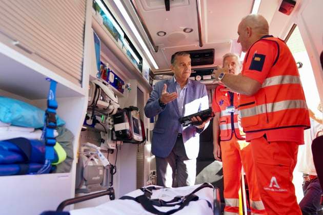 Presentation in Málaga of the new tablets for the 061 Health Emergency Services of Andalusia The First Vice President of the Regional Government and Minister of the Presidency, Health and Emergencies, Antonio Sanz 1d, inspects the new tablets for the 061 Andalusian Health Emergency Services. September 23, 2026, in Málaga, Andalusia, Spain. SEPTEMBER 23, 2026, in Málaga, Andalusia, Spain Málaga, Andalusia, Spain Spain Copyright: xÃlexxZeax 7793518