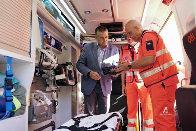 Presentation in Málaga of the new tablets for the 061 Health Emergency Services of Andalusia The First Vice President of the Regional Government and Minister of the Presidency, Health and Emergencies, Antonio Sanz 1d, inspects the new tablets for the 061 Andalusian Health Emergency Services. September 23, 2026, in Málaga, Andalusia, Spain. SEPTEMBER 23, 2026, in Málaga, Andalusia, Spain Málaga, Andalusia, Spain Spain Copyright: xÃlexxZeax 7793519