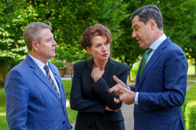 Moreno is attending the meeting of the European Committee of the Regions in Ireland this Wednesday. The president of the Regional Government of Andalusia, Juanma Moreno d, along with the president of the Regional Government of Castile-La Mancha, Emiliano García Page i, and the president of the Committee of the Regions, Kata Tútto c, are speaking after the meeting of the Bureau of the Committee of the Regions (CoR) held in the city of Mullingar, in Ireland. September 23, 2026, in Mullingar, Ireland. The meeting of the Bureau of the European Committee of the Regions in Mullingar was held under the theme Prosperous and Sustainable Communities: Building a Europe That Works for All Territories, where Juanma Moreno participated in two debates.  Copyright: xFranciscoxJ.xOlmox 7793576