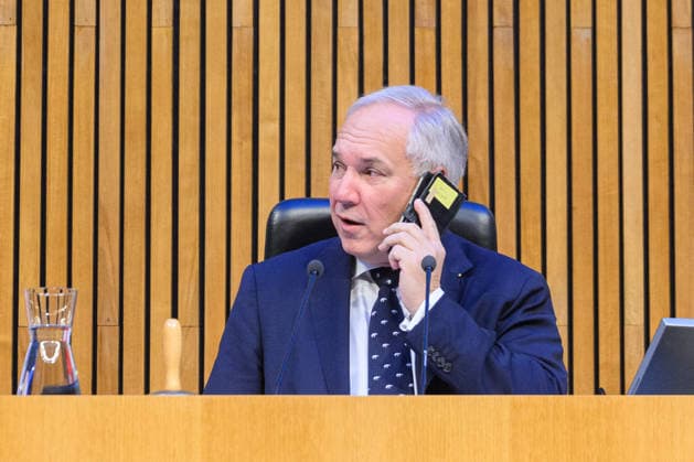 - Wien 23}.09}.2026 - 87. Sitzung des Nationalrats PHOTO: erster Präsident des Nationalrats Walter Rosenkranz (FPOE) 87th sitting of the National Council. Nationalrat, Nationalratssitzung, Parlamentssitzung, Parlament, Plenum, handy, samrtphone 96. Sitzung des Nationalrats