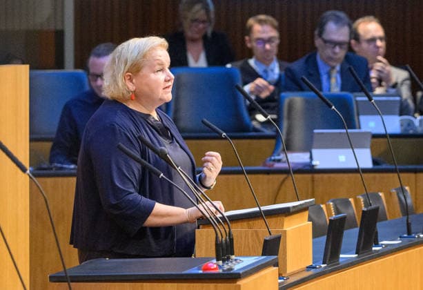 - Wien 23.09.2026 - 96. Sitzung des Nationalrats. PHOTO: Sozial- und Gesundheitsministerin Korinna Schumann (SPÖ) 96th sitting of the National Council. Nationalrat, Nationalratssitzung, Parlamentssitzung, Parlament, Plenum 96. Sitzung des Nationalrats