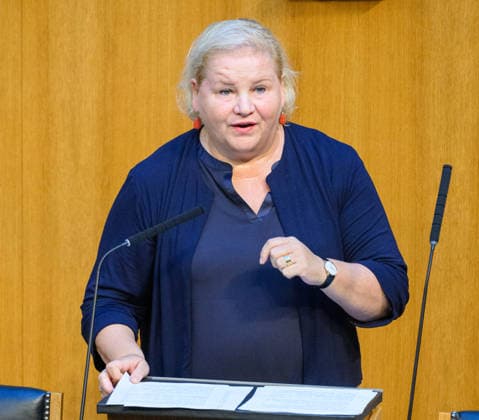 - Wien 23.09.2026 - 96. Sitzung des Nationalrats. PHOTO: Sozial- und Gesundheitsministerin Korinna Schumann (SPÖ) 96th sitting of the National Council. Nationalrat, Nationalratssitzung, Parlamentssitzung, Parlament, Plenum 96. Sitzung des Nationalrats