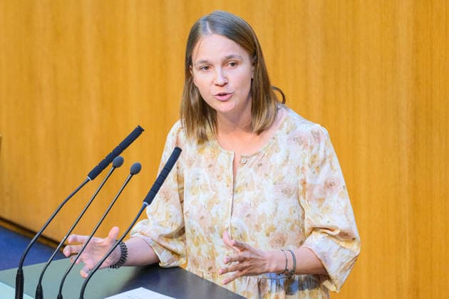 - Wien 23.09.2026 - 96. Sitzung des Nationalrats. PHOTO: MEP Anna Stürgkh (NEOS) 96th sitting of the National Council. Nationalrat, Nationalratssitzung, Parlamentssitzung, Parlament, Plenum 96. Sitzung des Nationalrats