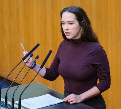 - Wien 23.09.2026 - 96. Sitzung des Nationalrats. PHOTO: MEP Lena Schilling (Grüne) 96th sitting of the National Council. Nationalrat, Nationalratssitzung, Parlamentssitzung, Parlament, Plenum 96. Sitzung des Nationalrats