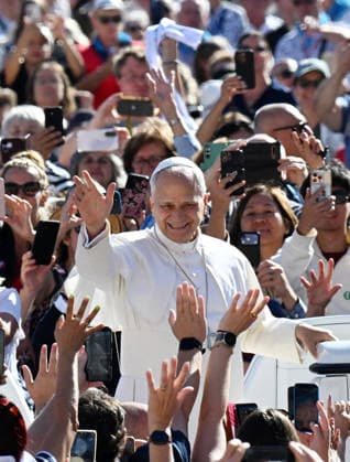 Pope Leo XIV Leads The General Audience - Vatican Pope Leo XIV attends the weekly general audience in Saint Peter’s square, Vatican on September 23, 2026. Photo by Eric Vandeville ABACAPRESS.COM Vatican Vatican (or Holy See)  Copyright: xVandevillexEric ABACAx