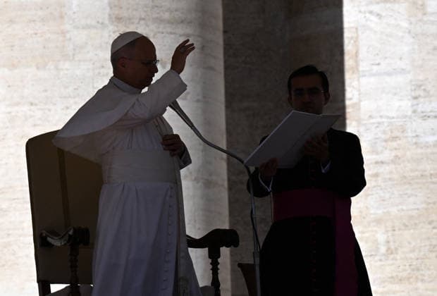 Pope Leo XIV Leads The General Audience - Vatican Pope Leo XIV attends the weekly general audience in Saint Peter’s square, Vatican on September 23, 2026. RIGHT: Edgard Ivan Rimaycuna Inga, pope’s private secretary. Photo by Eric Vandeville ABACAPRESS.COM Vatican Vatican (or Holy See)  Copyright: xVandevillexEric ABACAx