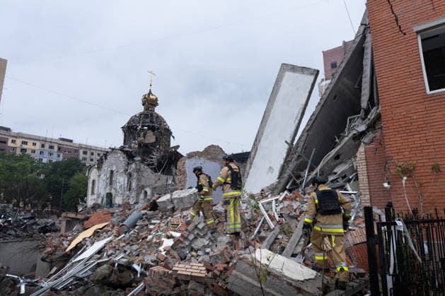 September 23, 2026, Kramatorsk, Donetsk Oblast, Ukraine: The aftermath of a Russian KAB aerial bomb strike that damaged a church and residential buildings in the frontline city of Kramatorsk, Donetsk region. Multiple people were injured in the attack. Kramatorsk Ukraine  - ZUMAm350 20260923_zip_m350_009 Copyright: xCameronxJones-Manleyx