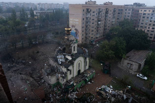 September 23, 2026, Kramatorsk, Donetsk Oblast, Ukraine: The aftermath of a Russian KAB aerial bomb strike that damaged a church and residential buildings in the frontline city of Kramatorsk, Donetsk region. Multiple people were injured in the attack. Kramatorsk Ukraine  - ZUMAm350 20260923_zip_m350_015 Copyright: xCameronxJones-Manleyx
