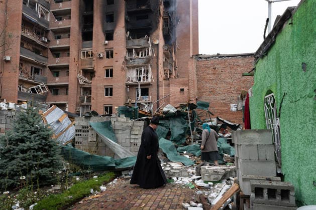 September 23, 2026, Kramatorsk, Donetsk Oblast, Ukraine: The aftermath of a Russian KAB aerial bomb strike that damaged a church and residential buildings in the frontline city of Kramatorsk, Donetsk region. Multiple people were injured in the attack. Kramatorsk Ukraine - ZUMAm350 20260923_zip_m350_027 Copyright: xCameronxJones-Manleyx