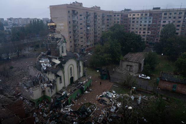 September 23, 2026, Kramatorsk, Donetsk Oblast, Ukraine: The aftermath of a Russian KAB aerial bomb strike that damaged a church and residential buildings in the frontline city of Kramatorsk, Donetsk region. Multiple people were injured in the attack. Kramatorsk Ukraine - ZUMAm350 20260923_zip_m350_018 Copyright: xCameronxJones-Manleyx