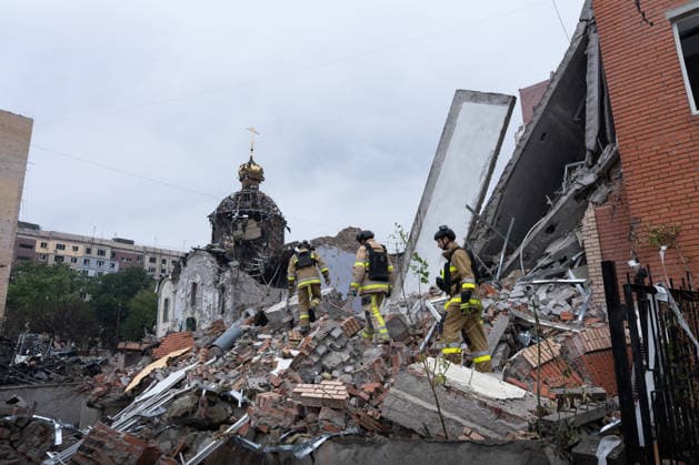 September 23, 2026, Kramatorsk, Donetsk Oblast, Ukraine: The aftermath of a Russian KAB aerial bomb strike that damaged a church and residential buildings in the frontline city of Kramatorsk, Donetsk region. Multiple people were injured in the attack. Kramatorsk Ukraine - ZUMAm350 20260923_zip_m350_010 Copyright: xCameronxJones-Manleyx