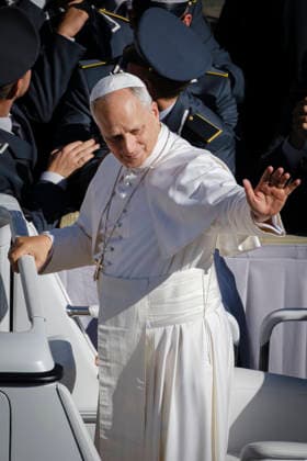 Pope Leo XIV during the weekly General Audience Pope Leo XIV greets the faithful and delivers his weekly General Audience at St. Peter™s Square in Vatican City, addressing pilgrims and visitors gathered for the traditional Wednesday appointment. Rome, Italy, September 23, 2026. Rome Vatican Copyright: xAndreaxCalandrax
