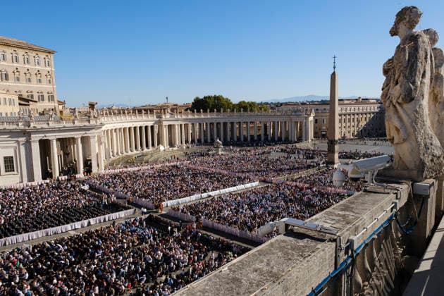 Pope Leo XIV during the weekly General Audience Pope Leo XIV greets the faithful and delivers his weekly General Audience at St. Peter™s Square in Vatican City, addressing pilgrims and visitors gathered for the traditional Wednesday appointment. Rome, Italy, September 23, 2026. Rome Vatican Copyright: xAndreaxCalandrax