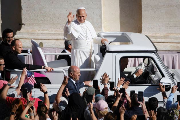 Pope Leo XIV during the weekly General Audience Pope Leo XIV greets the faithful and delivers his weekly General Audience at St. Peter™s Square in Vatican City, addressing pilgrims and visitors gathered for the traditional Wednesday appointment. Rome, Italy, September 23, 2026. Rome Vatican Copyright: xAndreaxCalandrax