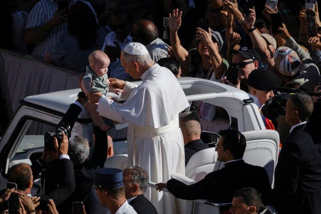 Pope Leo XIV during the weekly General Audience Pope Leo XIV greets the faithful and delivers his weekly General Audience at St. Peter™s Square in Vatican City, addressing pilgrims and visitors gathered for the traditional Wednesday appointment. Rome, Italy, September 23, 2026. Rome Vatican Copyright: xAndreaxCalandrax