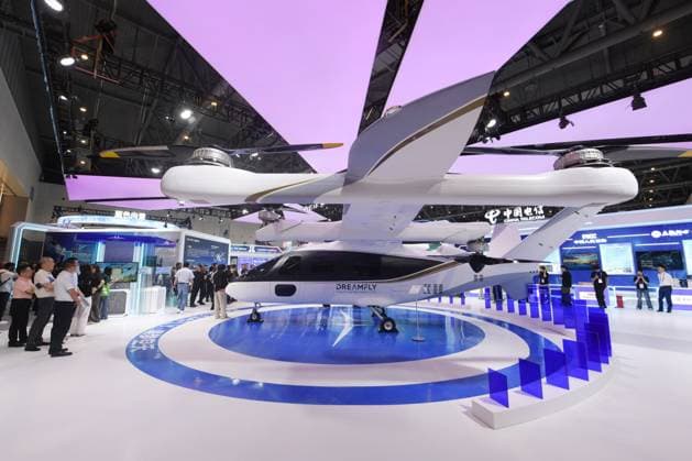 5th Global Digital Trade Expo in Hangzhou The audience visited a manned tilt rotor electric vertical takeoff and landing aircraft (eVTOL) at the 5th Global Digital Trade Expo in Hangzhou, Zhejiang Province, China on September 23, 2026. Hangzhou Zhejiang China  Copyright: xCFOTOx i1790192367442