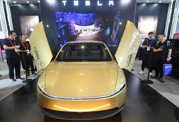 5th Global Digital Trade Expo in Hangzhou Audiences visit the mass production version of Tesla s driverless Cybercab at the 5th Global Digital Trade Expo in Hangzhou, Zhejiang Province, China on September 23, 2026. Hangzhou Zhejiang China  Copyright: xCFOTOx i1790192368088