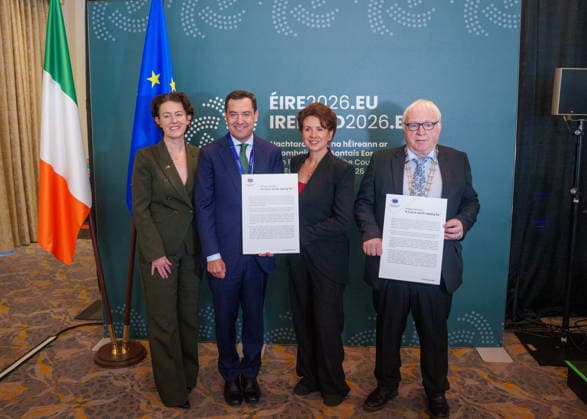 Moreno is participating this Wednesday in Ireland in the meeting of the European Committee of the Regions. The president of the Regional Government of Andalusia, Juanma Moreno (2i), alongside the president of the Committee of the Regions, Kata Tútto (2d), and the president of the Irish Delegation to the CoR, Gillian Coughlan 1i, after speaking at the meeting of the Bureau of the Committee of the Regions (CoR) held in the city of Mullingar, in Ireland. On September 23, 2026, in Mullingar, Ireland, the meeting of the Bureau of the European Committee of the Regions in Mullingar was held under the theme Prosperous and Sustainable Communities: Building a Europe That Works for All Territories, where Juanma Moreno addressed two debates. The fir  Copyright: xFranciscoxJ.xOlmox 7793979