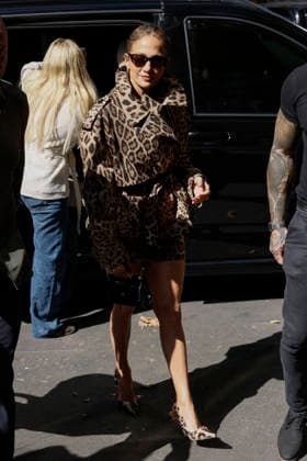 MFW Spring Summer 2027 Jennifer Lopez Arrival MP MILAN, ITALY - SEPTEMBER 23: Jennifer Lopez is spotted during Milan Fashion Week WOMEN S COLLECTION SPRING SUMMER 2027 on September 23, 2026 in Milan, Italy. Photo by Marco Piovanotto Abacapress.com Milan Italy  Copyright: xPiovanottoxMarco ABACAx