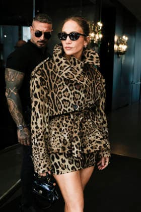 MFW Spring Summer 2027 Jennifer Lopez Arrival MP MILAN, ITALY - SEPTEMBER 23: Jennifer Lopez is spotted during Milan Fashion Week WOMEN S COLLECTION SPRING SUMMER 2027 on September 23, 2026 in Milan, Italy. Photo by Marco Piovanotto Abacapress.com Milan Italy  Copyright: xPiovanottoxMarco ABACAx