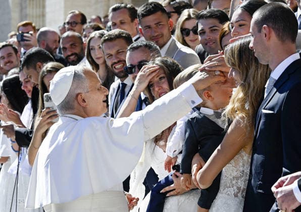 Pope Leo XIV Leads The General Audience - Vatican Pope Leo XIV attends the weekly general audience in Saint Peter’s square, Vatican on September 23, 2026. Photo by (EV) Simone Risoluti Vatican Media ABACAPRESS.COM Rome  Copyright: xABACAx