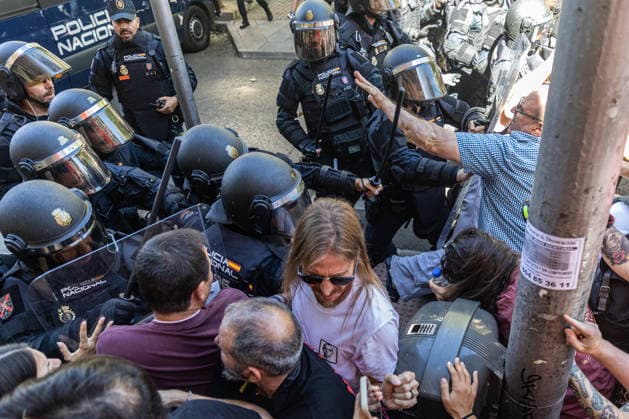 September 23, 2026, Madrid, Madrid, SPAIN: Hundreds of Madrid residents, mobilized by the Tenants Union, are protesting against the eviction of MaricarmenÃ¢â‚¬an 87-year-old woman forced out of the apartment where she had lived for 70 years by a real estate investment fund. She had refused to leave the home for which she had always paid rent. Police used charge tactics against the demonstrators. Madrid SPAIN - ZUMAl221 20260923_zip_l221_012 Copyright: xIgnacioxLopezxIsasmendix