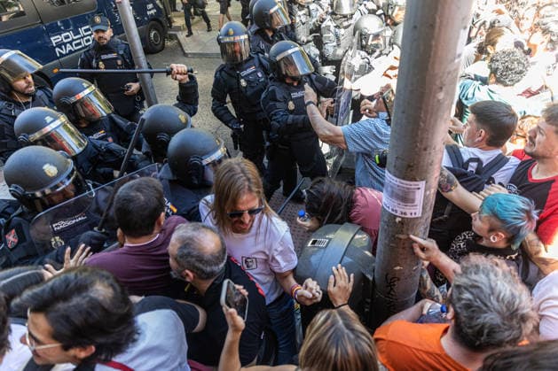September 23, 2026, Madrid, Madrid, SPAIN: Hundreds of Madrid residents, mobilized by the Tenants Union, are protesting against the eviction of MaricarmenÃ¢â‚¬an 87-year-old woman forced out of the apartment where she had lived for 70 years by a real estate investment fund. She had refused to leave the home for which she had always paid rent. Police used charge tactics against the demonstrators. Madrid SPAIN - ZUMAl221 20260923_zip_l221_013 Copyright: xIgnacioxLopezxIsasmendix
