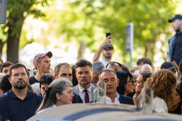 September 23, 2026, Madrid, Madrid, SPAIN: ERC MP Gabriel RufioÂ¡n is joining the protests against the eviction of Maricarmen, the 87-year-old woman who was forced out of the apartment where she had lived for 70 years by a real estate investment fund. Madrid SPAIN - ZUMAl221 20260923_zip_l221_016 Copyright: xIgnacioxLopezxIsasmendix