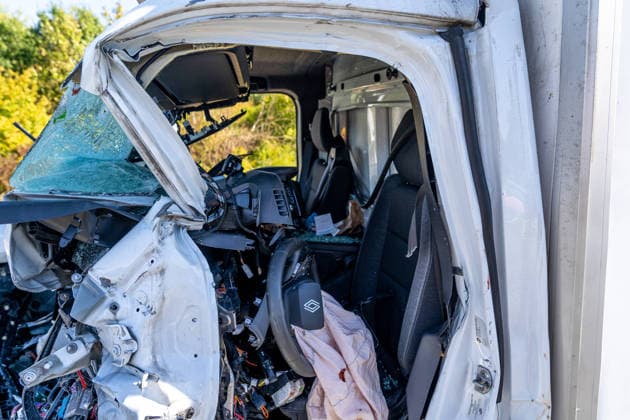 Schwerer Verkehrsunfall auf der A67: Transporterfahrer schwer verletzt - Rettungshubschrauber im Einsatz - Autobahn 1 Stunde Vollgesperrt 7aIMG: 0573784 Schwerer Verkehrsunfall auf der A67: Transporterfahrer schwer verletzt - Rettungshubschrauber im Einsatz - Autobahn 1 Stunde VollgesperrtHessen, Büttelborn, Deutschland