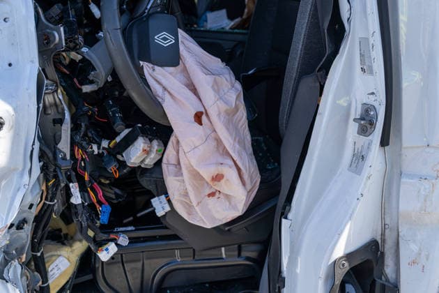 Schwerer Verkehrsunfall auf der A67: Transporterfahrer schwer verletzt - Rettungshubschrauber im Einsatz - Autobahn 1 Stunde Vollgesperrt 7aIMG: 0573787 Schwerer Verkehrsunfall auf der A67: Transporterfahrer schwer verletzt - Rettungshubschrauber im Einsatz - Autobahn 1 Stunde VollgesperrtHessen, Büttelborn, Deutschland
