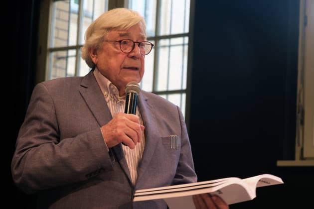 RECORD DATE NOT STATED Bazon Brock in seiner Denkerei im Hoftheater Kreuzberg e.V. Naunynstraße 63, Berlin-Kreuzberg, 7.9.2026 zum Thema: Wirkung erniedrigt die Werke. Summa der Überlegungen vom Verhältnis von Wirkung und Werk; warum wir alle Autoren zitieren, deren Werke wir gar nicht kennen. mit Brock, Lambert Wiesing und Wolfgang Ullrich
